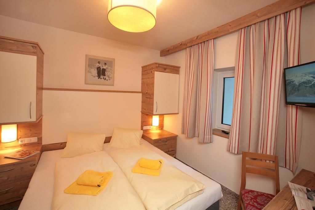 Intown Apartment Schmiede 萨尔巴赫 外观 照片